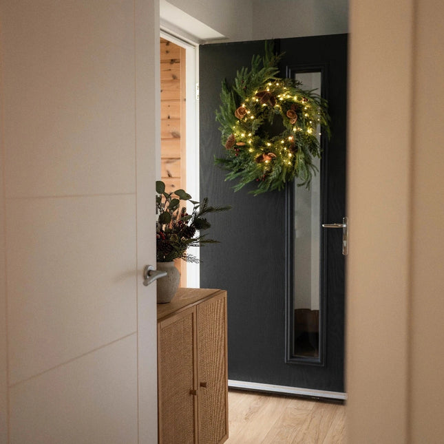 A Handmade Cotswold Christmas Wreath